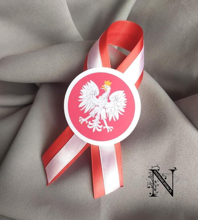 Kokarda narodowa zakładana kotylion